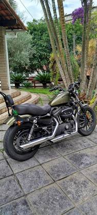 HARLEY-DAVIDSON SPORTSTER IRON 883 
